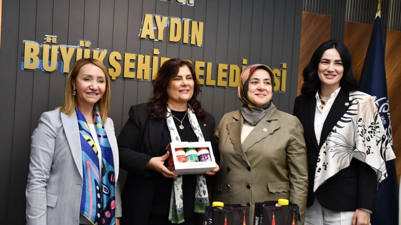 AK Partili kadın belediye başkanları Aydın'da buluştu