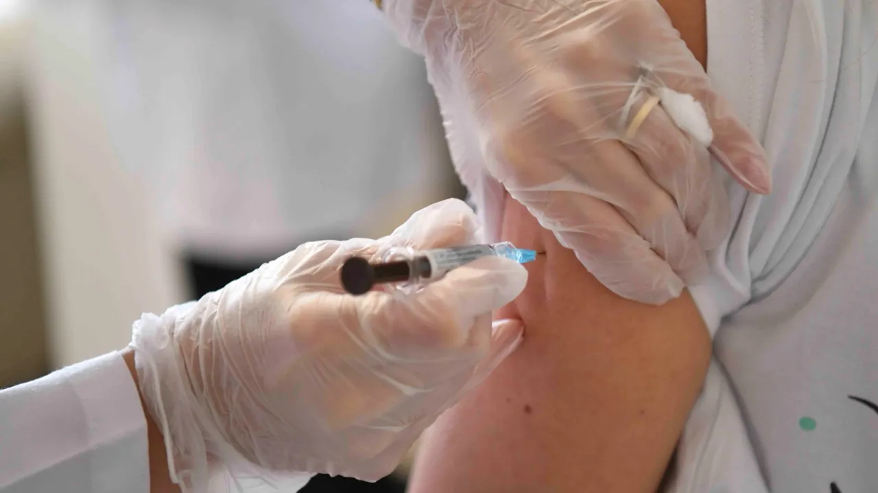 Ankara'da 4 bin 875 doz ücretsiz HPV aşısı uygulandı