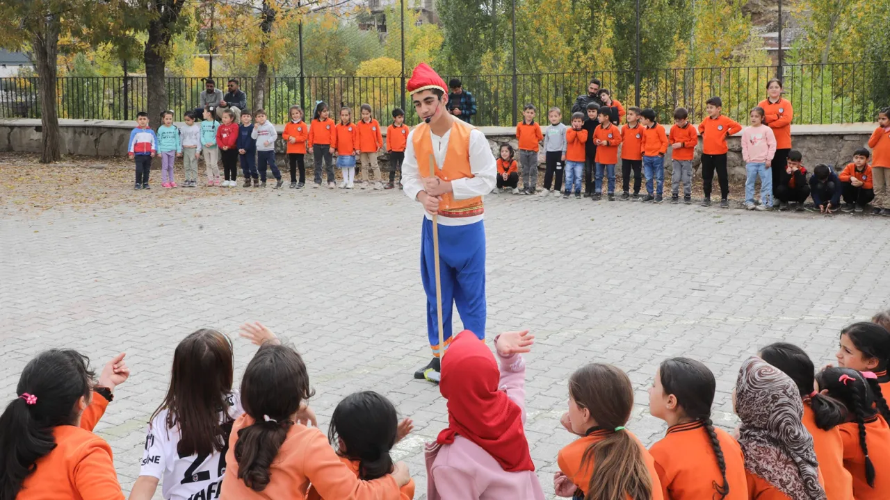 Bitlis Belediyesi Tiyatro Topluluğu, sezonu açtı