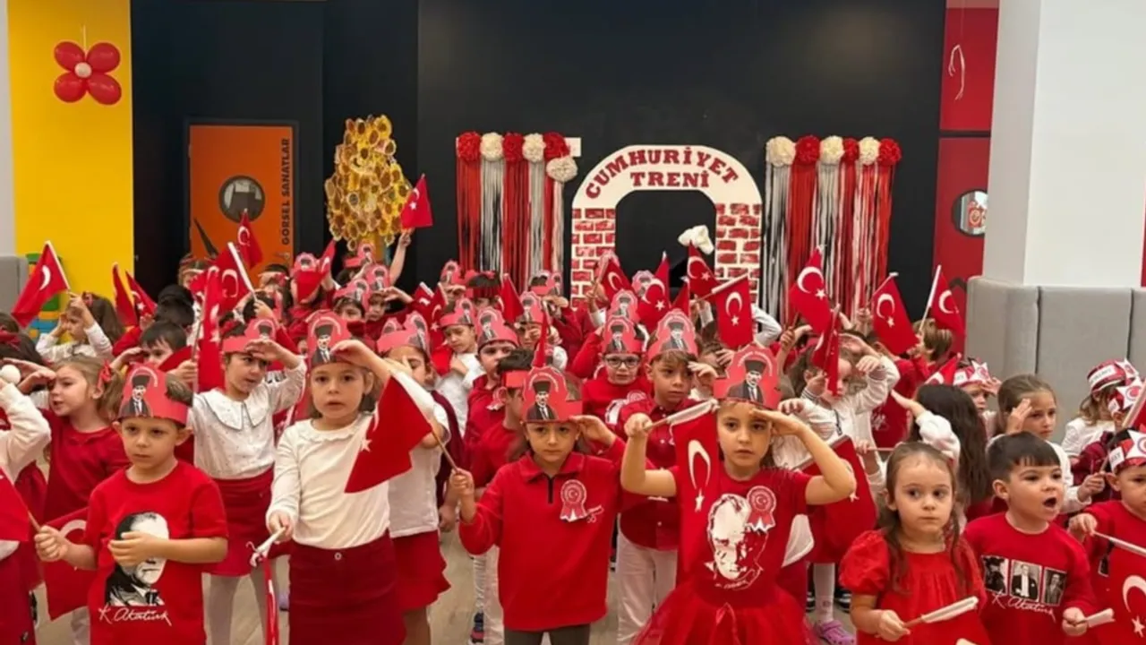 Bursa Nilüfer'de minikler Cumhuriyet Bayramı'nı coşkuyla kutladı