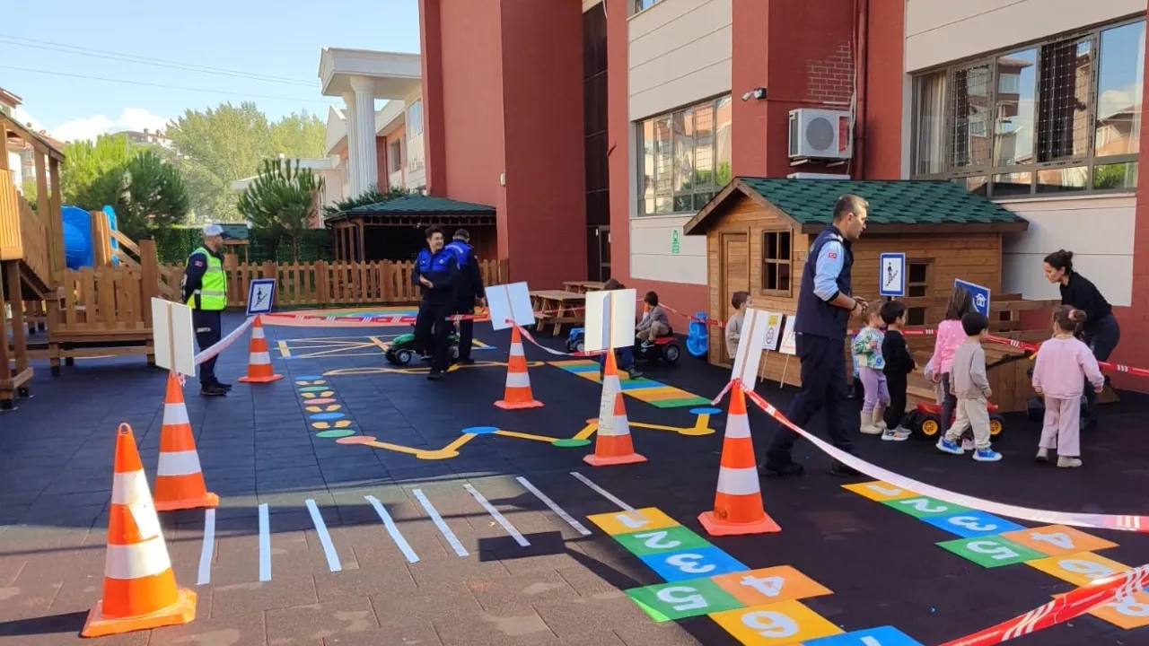 Bursa'da çocuklara trafik güvenliği eğitimi