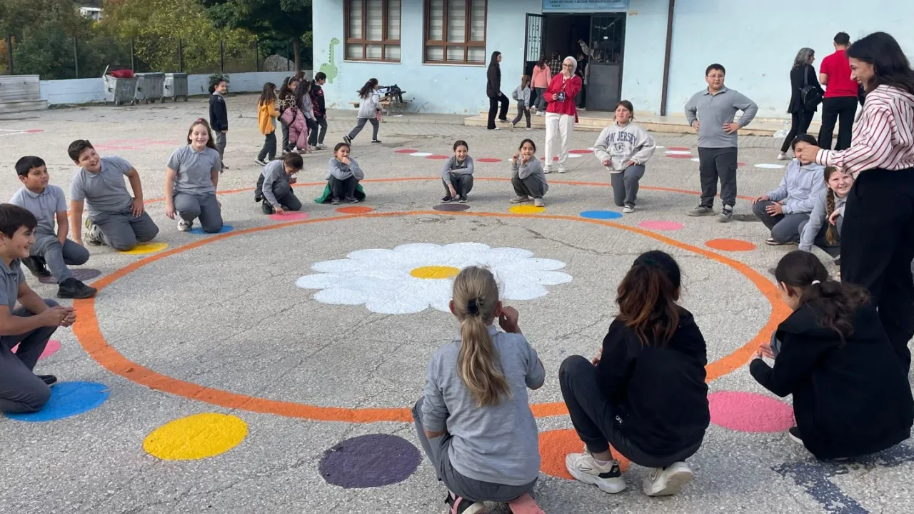 CEYKAD'dan 'Renklerle Umut' projesi