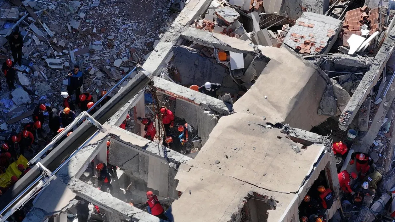 Gebze'de çöken binadan 2 acı haber daha! Ölü sayısı 4 oldu