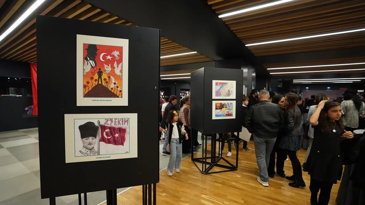 İstanbul Beylikdüzü'nde çocuklar Cumhuriyeti resim ve şiirlerle anlattı