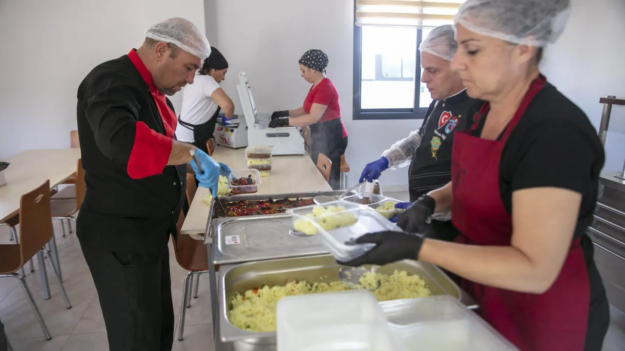 İzmir Güzelbahçe'den dayanışma örneği