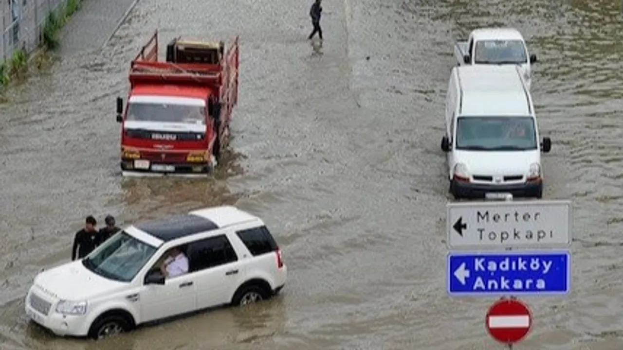 Meteoroloji uyardı: Sel, su baskını, doluya dikkat!