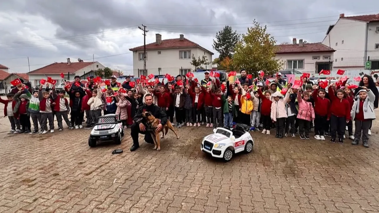 Miniklere güvenlik ve trafik eğitimi