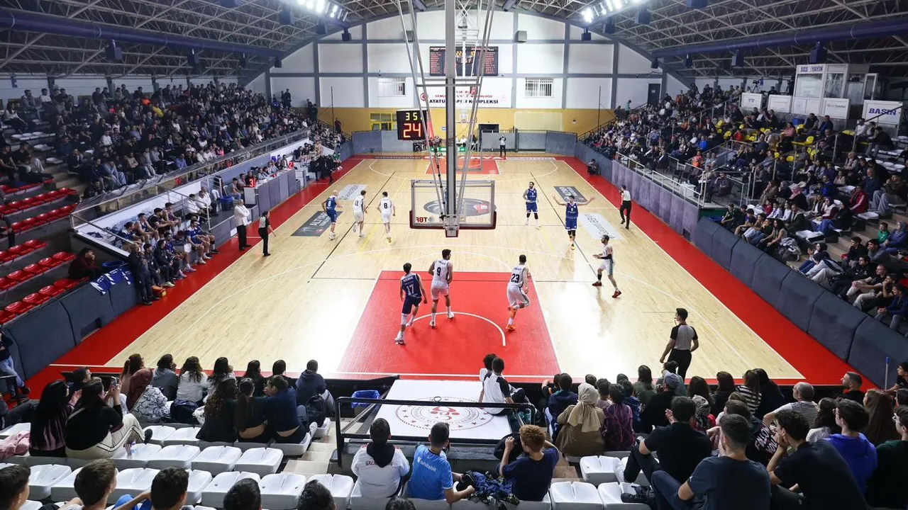 Sakarya evinde Daçka'yı ağırlıyor