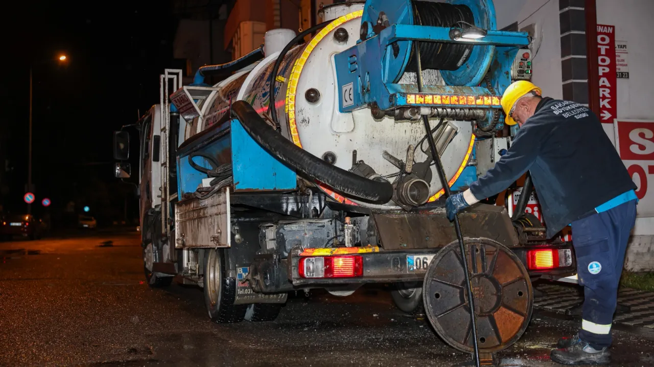 Sakarya SASKİ sabaha kadar sahadaydı