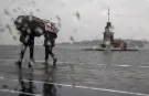 İstanbul Valiliği uyardı... Yağışlı sistem geliyor, sıcaklıklar 4 ila 6 derece düşecek