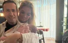 Demet Akalın ve Özgür Aras'tan Mihre bebek ziyareti