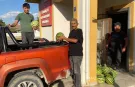 Karpuzlarını ihtiyaç sahipleriyle paylaştı... Tarlasından muhtarlığa uzanan iyilik