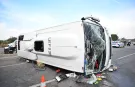 Antalya-Isparta yolunda yolcu otobüsü devrildi: 17 yaralı