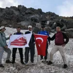 Ağrı'lı Dağcılar '30 Ağustos Zafer bayramı Süphan dağı' tırmanışı yaptı