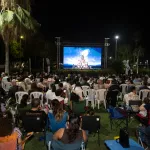 Yukarı Bak filmiyle sahilde sinema keyfi