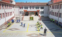 İnegöl’de okul bahçelerine bahar geldi