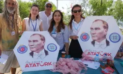 Bodrum’da Atatürk uçurtmaları gökyüzünü süsledi