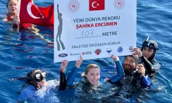 Milli dalışçı 107 metrede paletsiz dünya rekorunu kırdı!