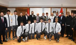 Başkan Genç'ten şampiyon öğrencilere tebrik