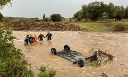 Foça'da yağış rekoru kırıldı! Ekipler seferber!