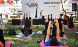 İzmir Bornova'da kitapların ışığında renkli şölen