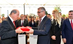 KKTC'de devir teslim tamam! Erhürman görevi Tatar'dan devraldı