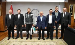 Memduh Büyükkılıç kahramanı ağırladı