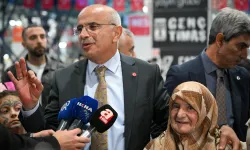 88 yaşındaki Emine Teyze okumanın yaşı olmadığını gösterdi