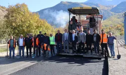 Artvin'de Vali Ergün'den Ardanuç'ta asfalt mesaisi