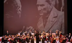 Ata'ya saygı konseri Denizli'de duygusal anlara sahne oldu