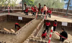 Bursa'da öğrenciler, arkeolojiyi tanıyor