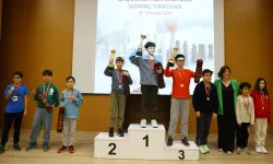 Geleceğin satranççıları Karabağlar'da buluştu