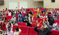 Kocaeli'de Gölcüklü çocukları neşelendiren tatil hediyesi