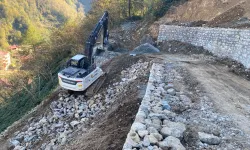 Trabzon'da taş duvar çalışmaları sürüyor