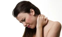 Akıllı telefon ve bilgisayar kullanımı boyun sağlığını tehdit ediyor