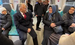 Başkan Büyükkılıç'tan Kayserililerle tramvay yolculuğu