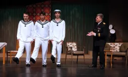 Kimlik karmaşası kahkahaya dönüştü... Bursa'da 'Süt Kardeşler' güldürdü