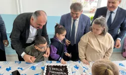 Mudanya'da özel gereksinimli bireyler için pasta kesildi