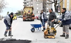 Antalya Muratpaşa'da yollar onarılıyor