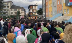 Düzce'de okullarda ilk derste saygı duruşu