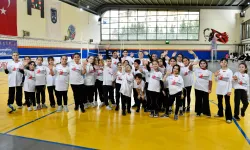 Fabrika Voleybol Ankaralı çocukları fileyle tanıştırdı