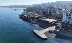 Bir dalga kırıcı set de Değirmendere sahiline