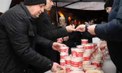 İzmit'te Çanakkale Şehitleri anısına helva ikramı
