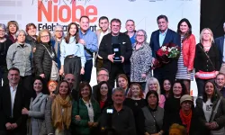 Manisa'da Nebil Özgentürk, Niobe Söyleşileri'nde sanatseverlerle buluştu