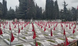 Trabzon'da Büyükşehir mezarlıkları bayrama hazırladı