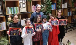 Ünlü tiyatro tiratları Bursa'da çocukların yorumuyla sahnelendi