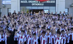 Bursa İnegölspor forması bin 100 öğrenciye dağıtıldı