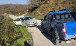 Düzce'de iki aracın çarpıştığı kazada 3 kişi yaralandı