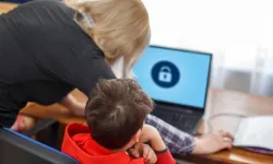 Güçlü aile ilişkileri dijital risklere karşı koruyucu