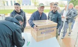 Kocaeli Büyükşehir, balıkçılara malzeme dağıttı